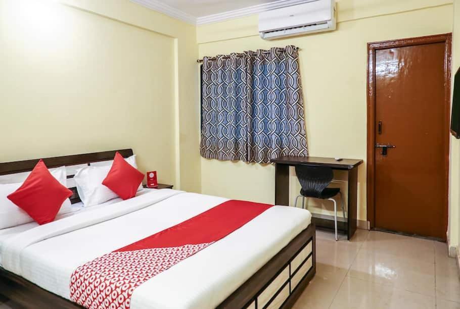 Hotel O Eon Studio Apartments Pune Bagian luar foto