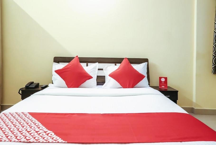 Hotel O Eon Studio Apartments Pune Bagian luar foto